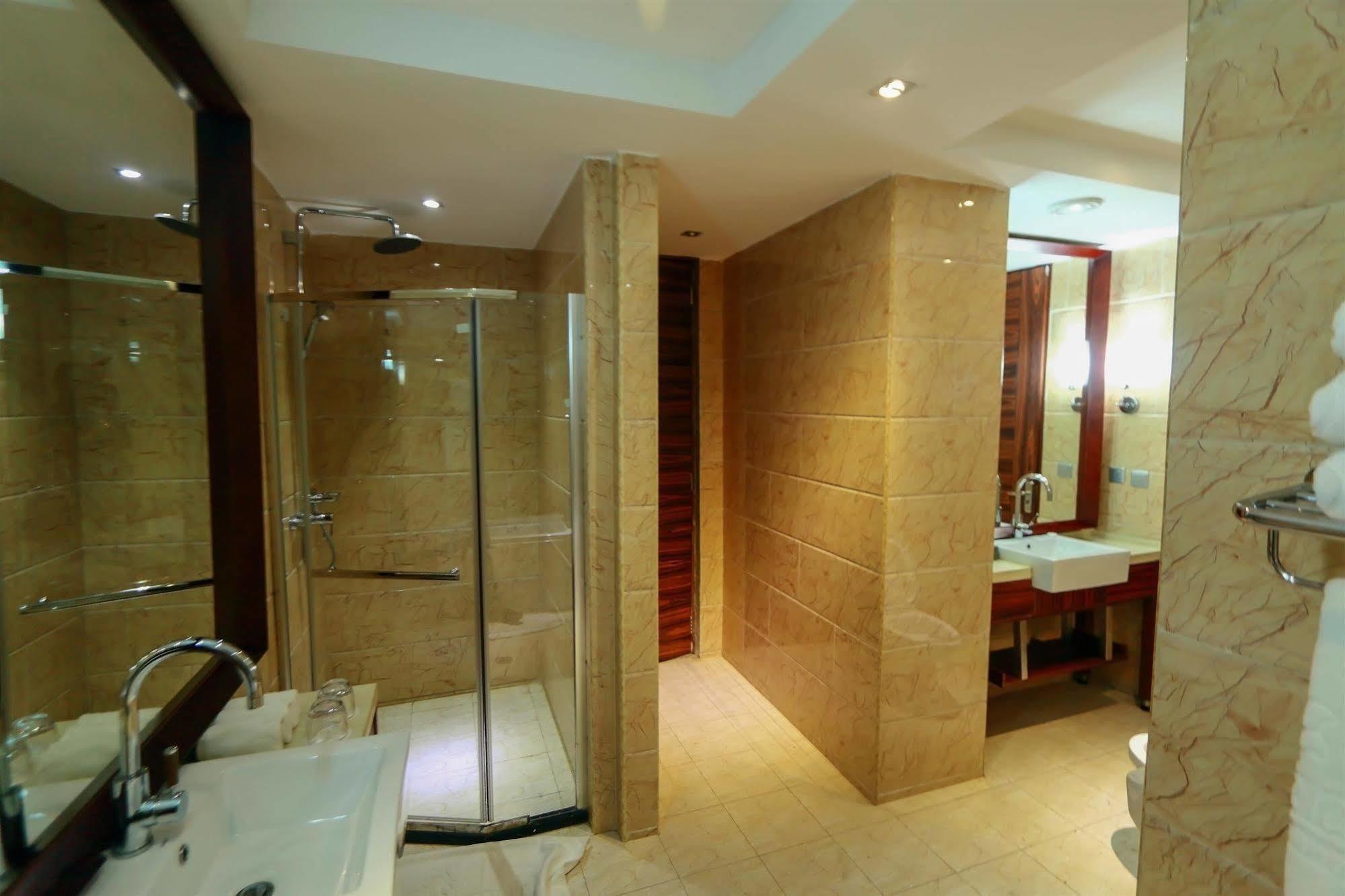 Golden Tulip Essential Lagos Airport Hotel Luaran gambar