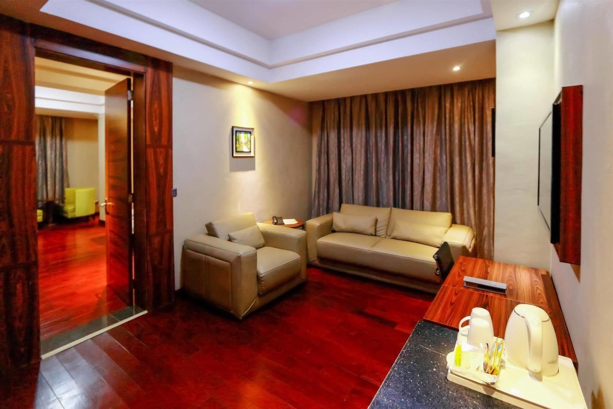 Golden Tulip Essential Lagos Airport Hotel Luaran gambar